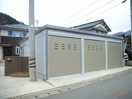 福井　ガレージ　庭