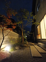 和風庭園　福井　ライト
